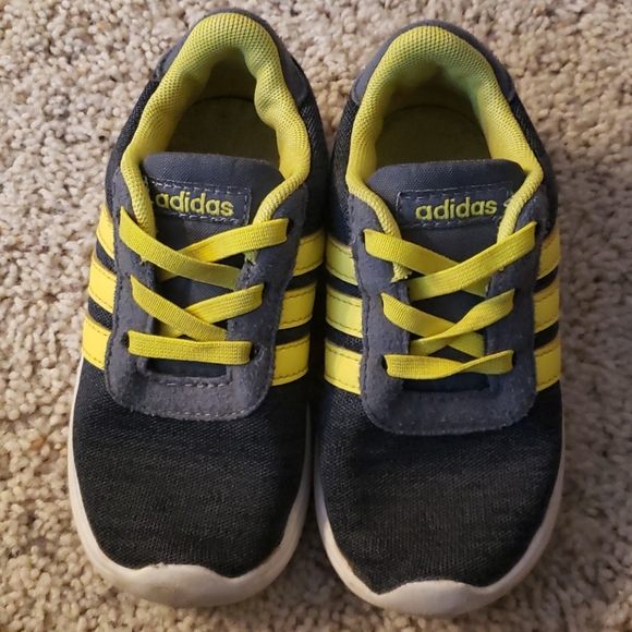 Boys Adidas toddler size 8 - Picture 1 of 4
